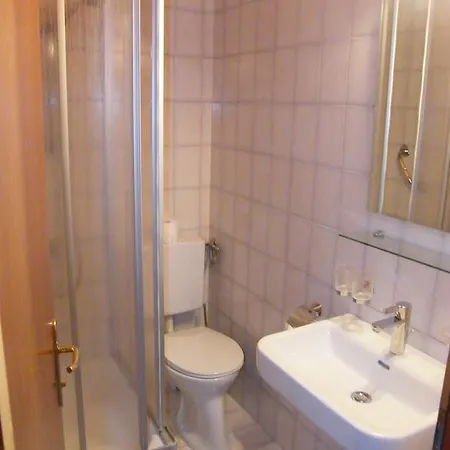 بيت ضيافة Katharina's Sleepover - Budget كابرون